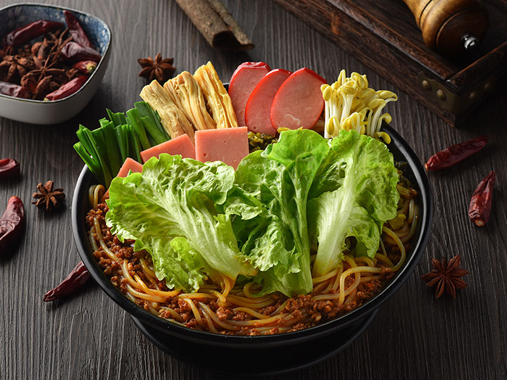生菜杂酱小锅米线